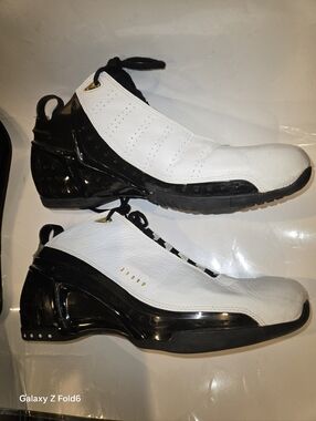 Nike Vintage 2002 Air Ultraflight Zoom Basketball Shoe